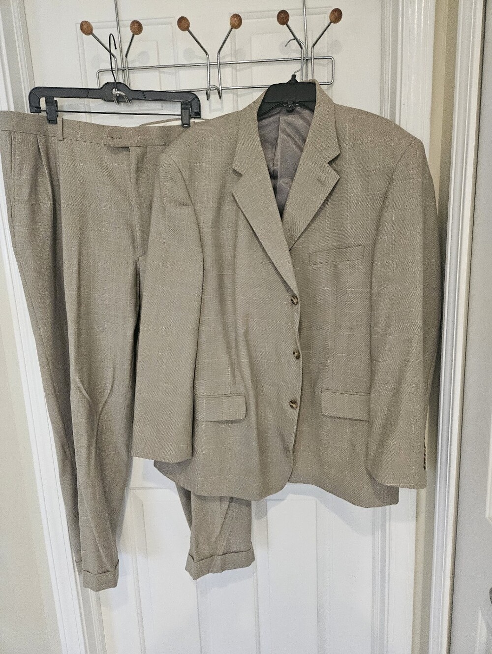 Men's Two-Piece Tailored Suit in Taupe Pants With Cuff